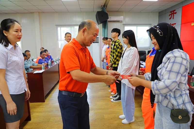 “金秋助學(xué)，圓夢(mèng)明佳！”明佳集團黨支部及工會(huì )組織開(kāi)展愛(ài)心助學(xué)活動(dòng)！